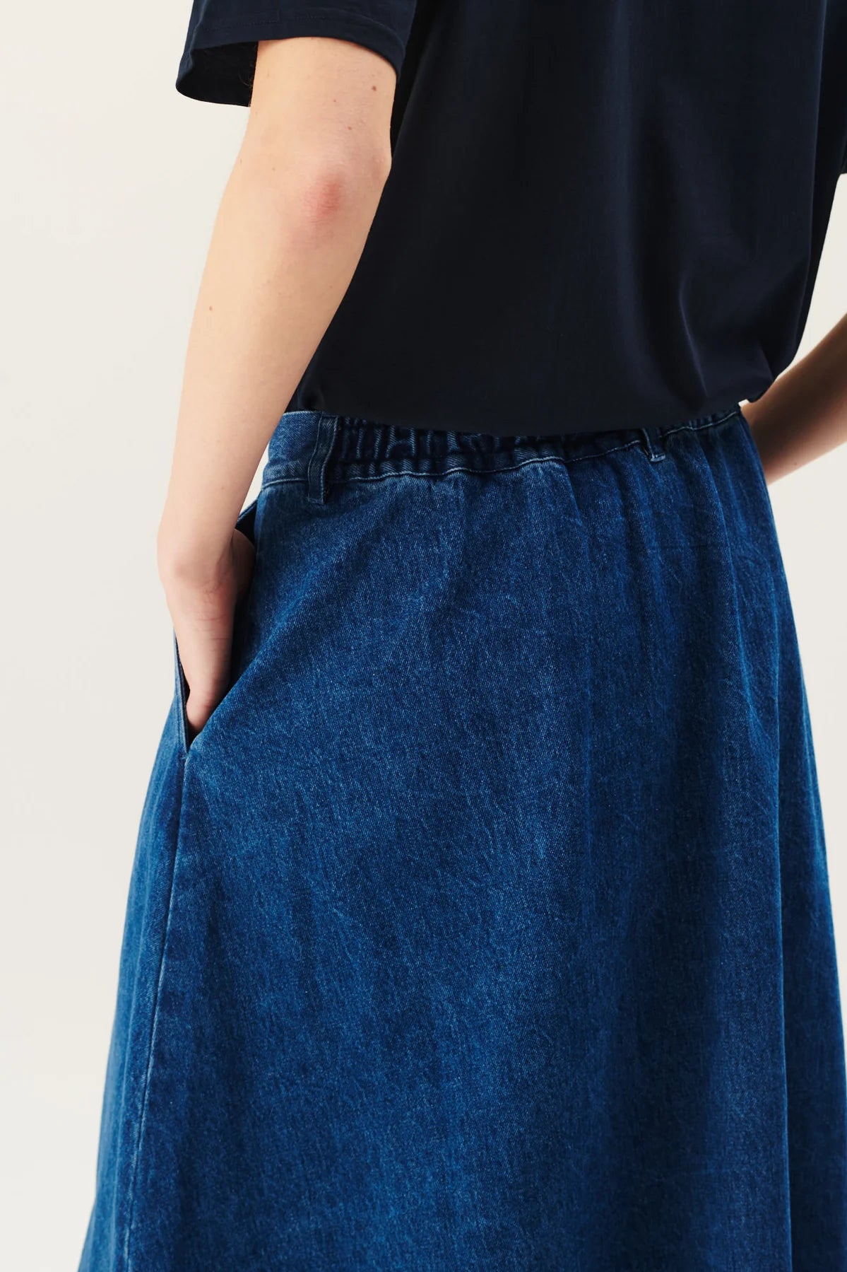 Pen washed indigo denim skirt