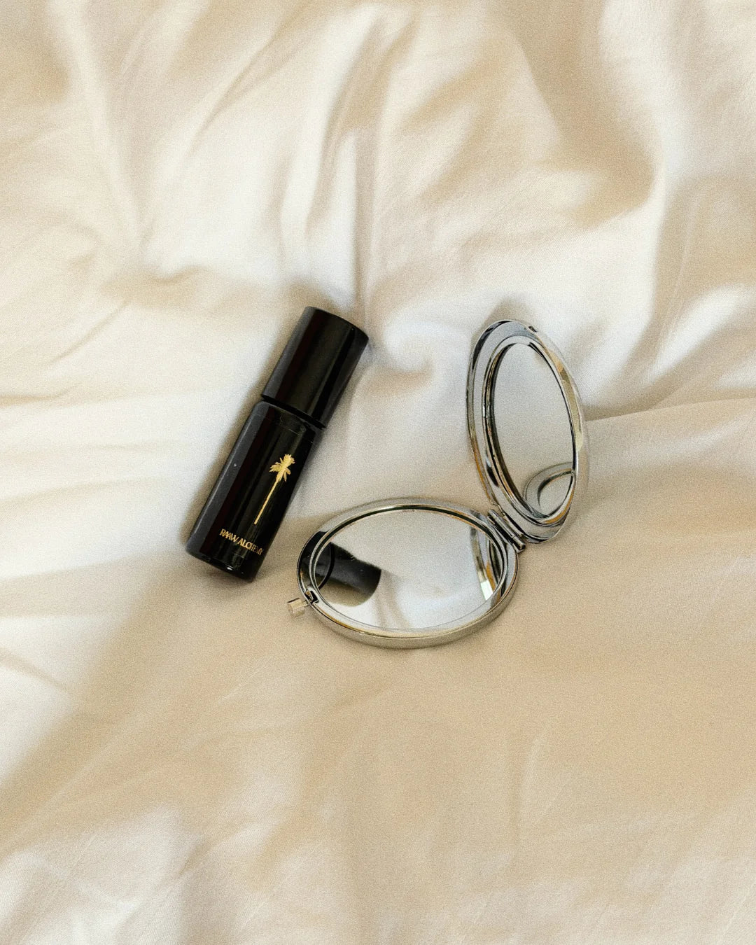 PERFUME_OIL_LIFESTYLE_-_1080X1350_86f28c97-991a-419b-973e-306c3f5dedcb.webp