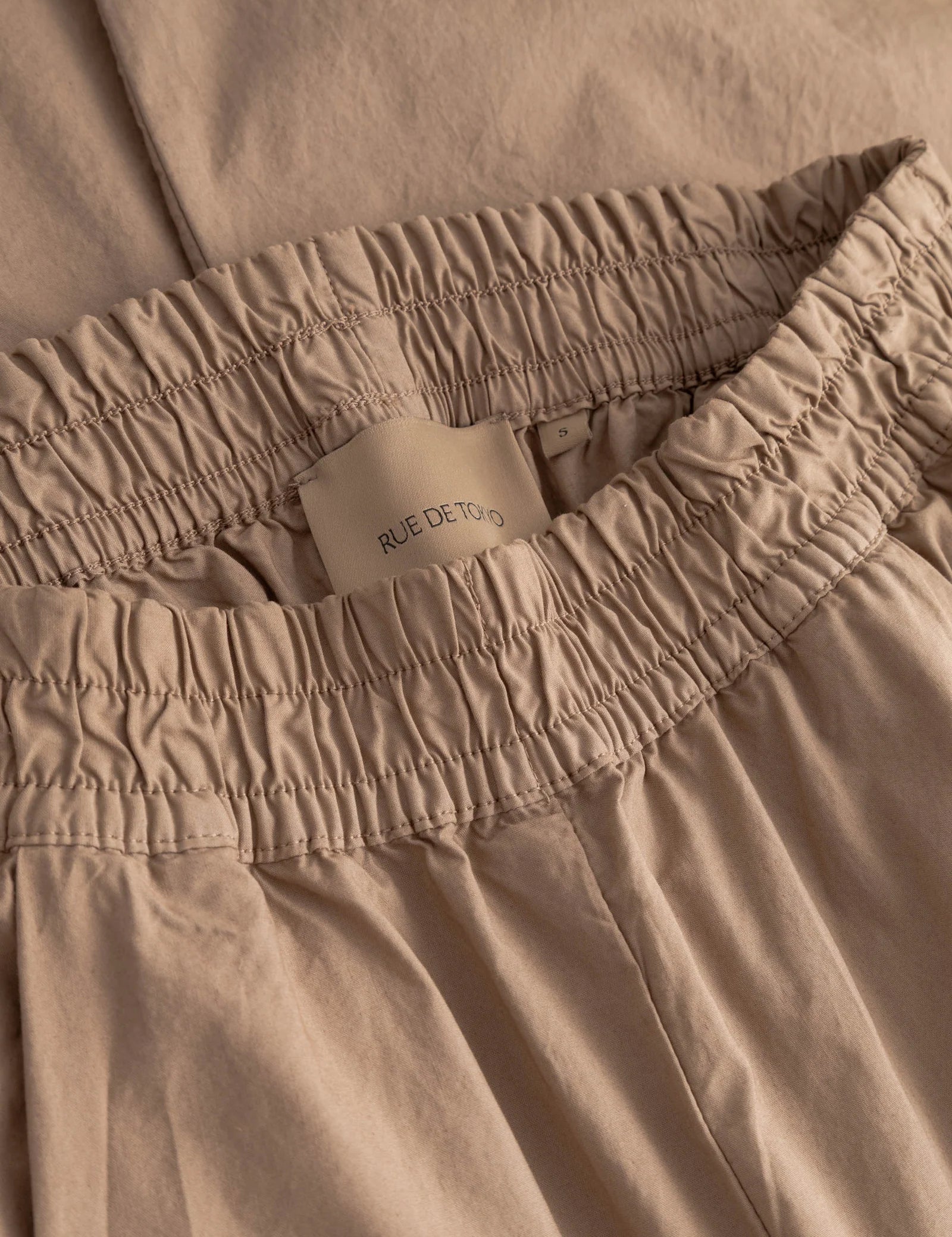 PIA_ORGANIC_GARMENT_DYED_POPLIN-Pants-26-2-075-0329-MOCHA-1.webp