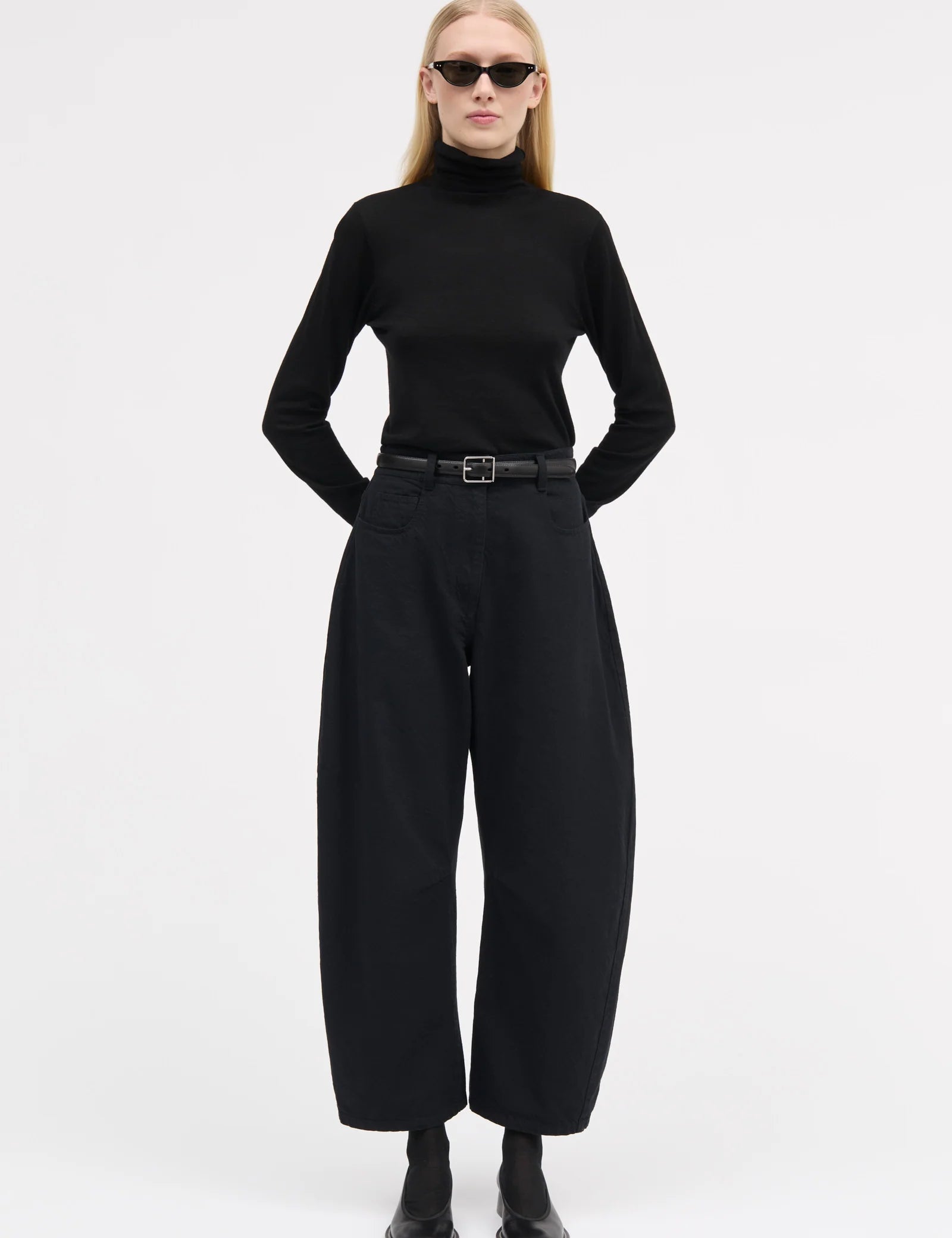 Pella_Cotton_Twill-Pants-25-4-216-3028-BLACK_1600x_e03d2223-daf1-4dac-8615-76341c9726b3.webp
