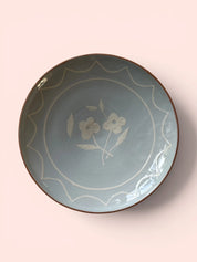 Stor tallerken - Flower deco light blue