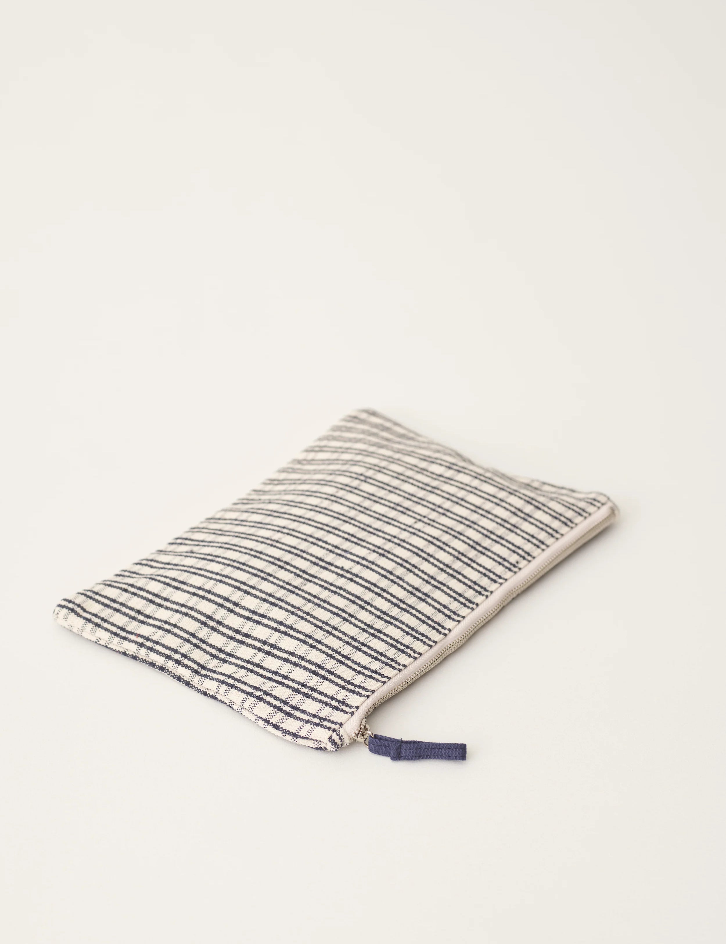Pouch_-_Large-Pouch-POU-L-Checked_Navy_1c37ad7e-2e70-4a83-bce1-5679e25aa0be.webp