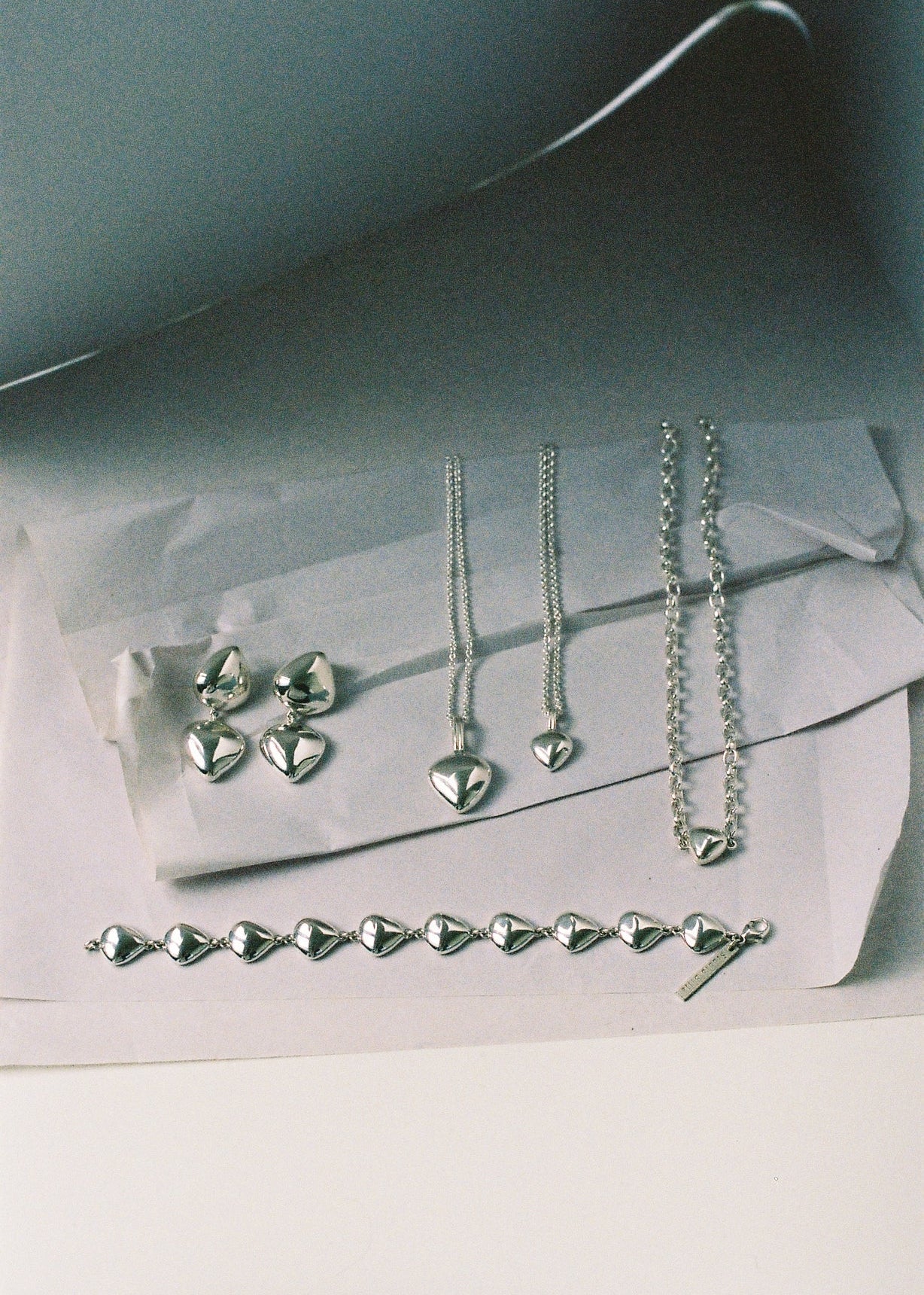 Liu magnetic lock necklace