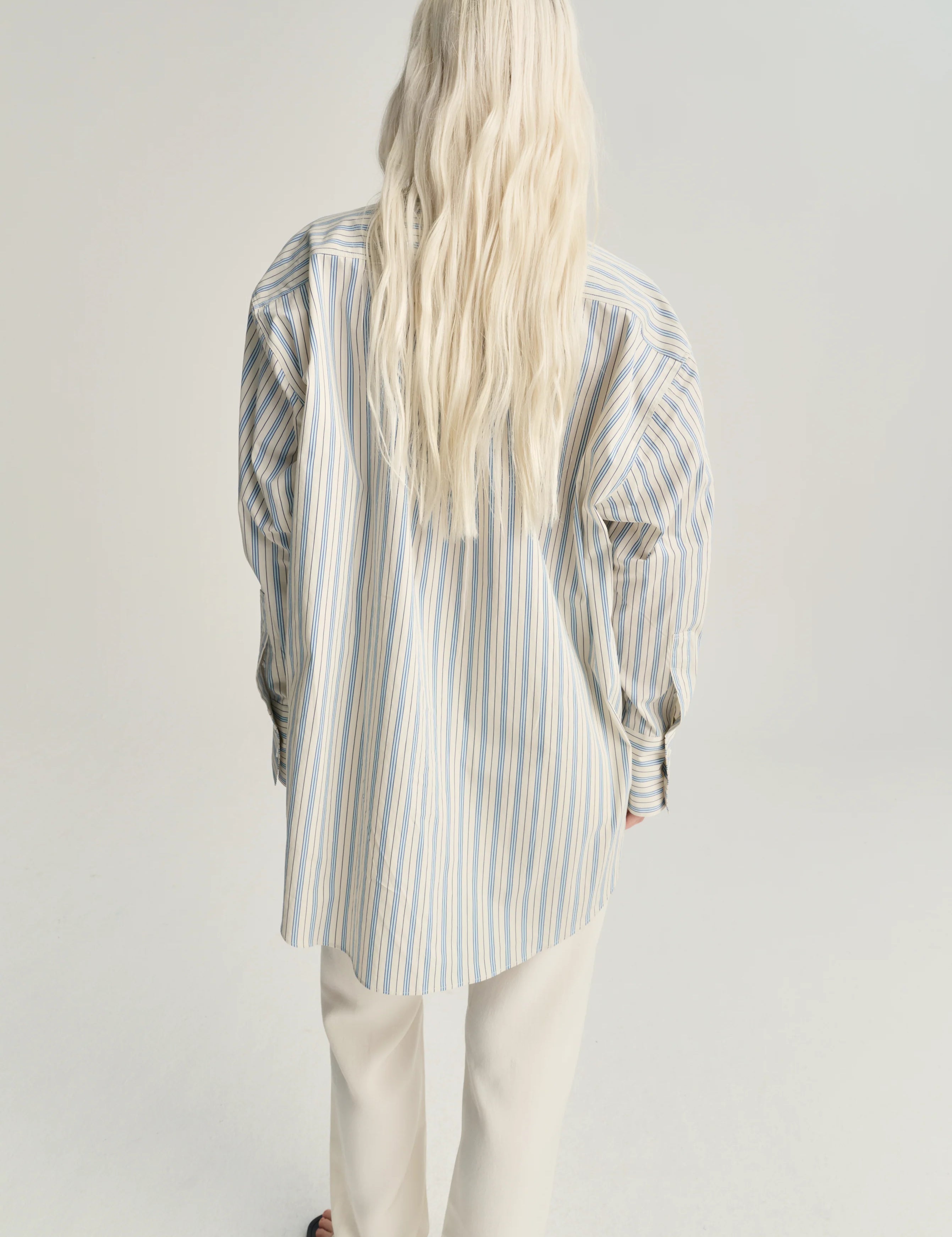 RHEA-colorgrading-228_e02fd7f7-17eb-4755-8508-1a4225eeb84c.webp