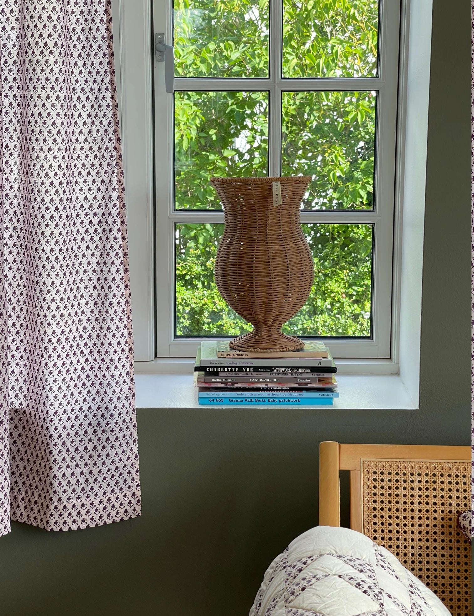 Rattan_vase.webp