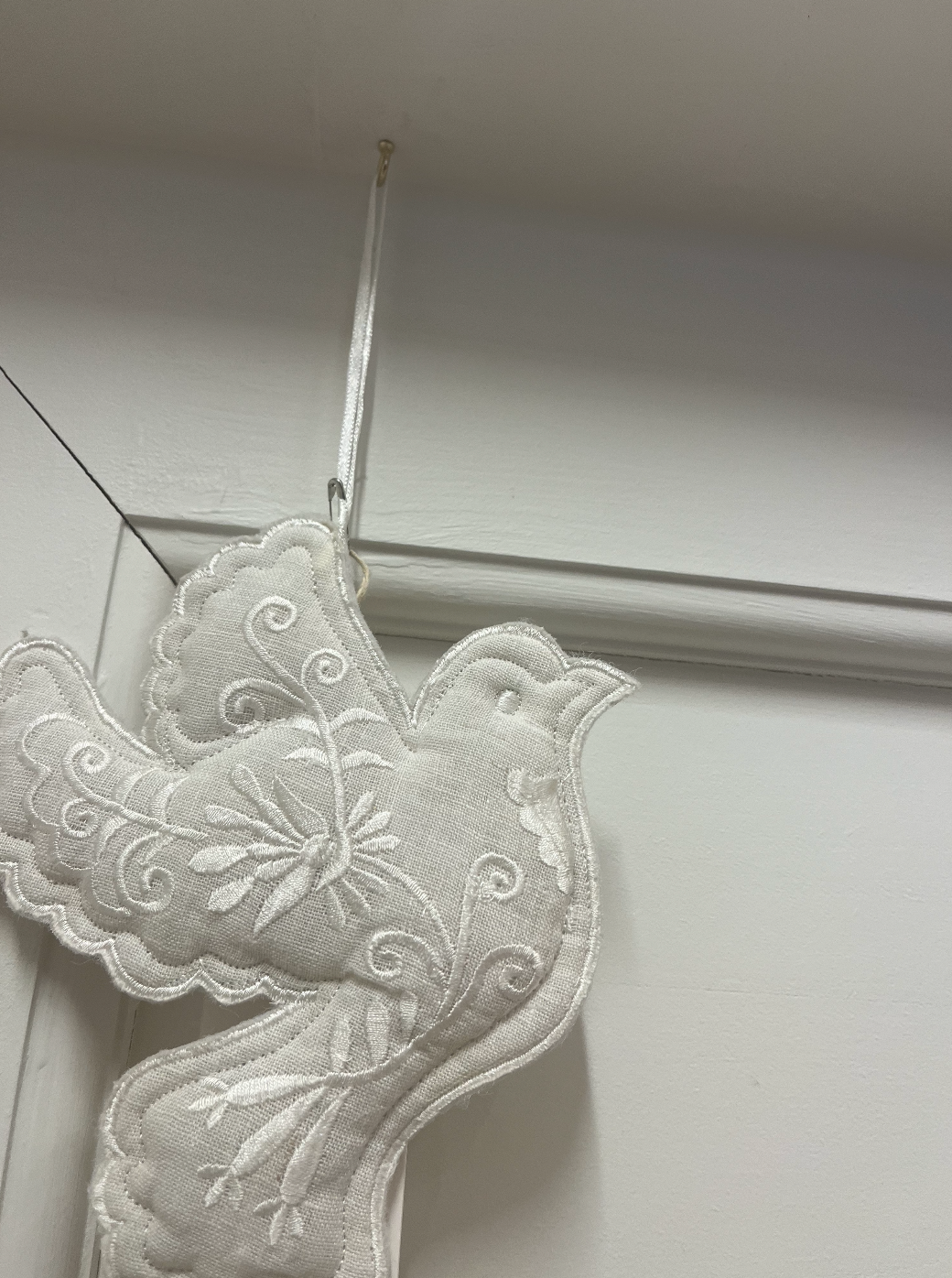 Broderet due ornament - stor