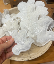 Broderet due ornament - stor