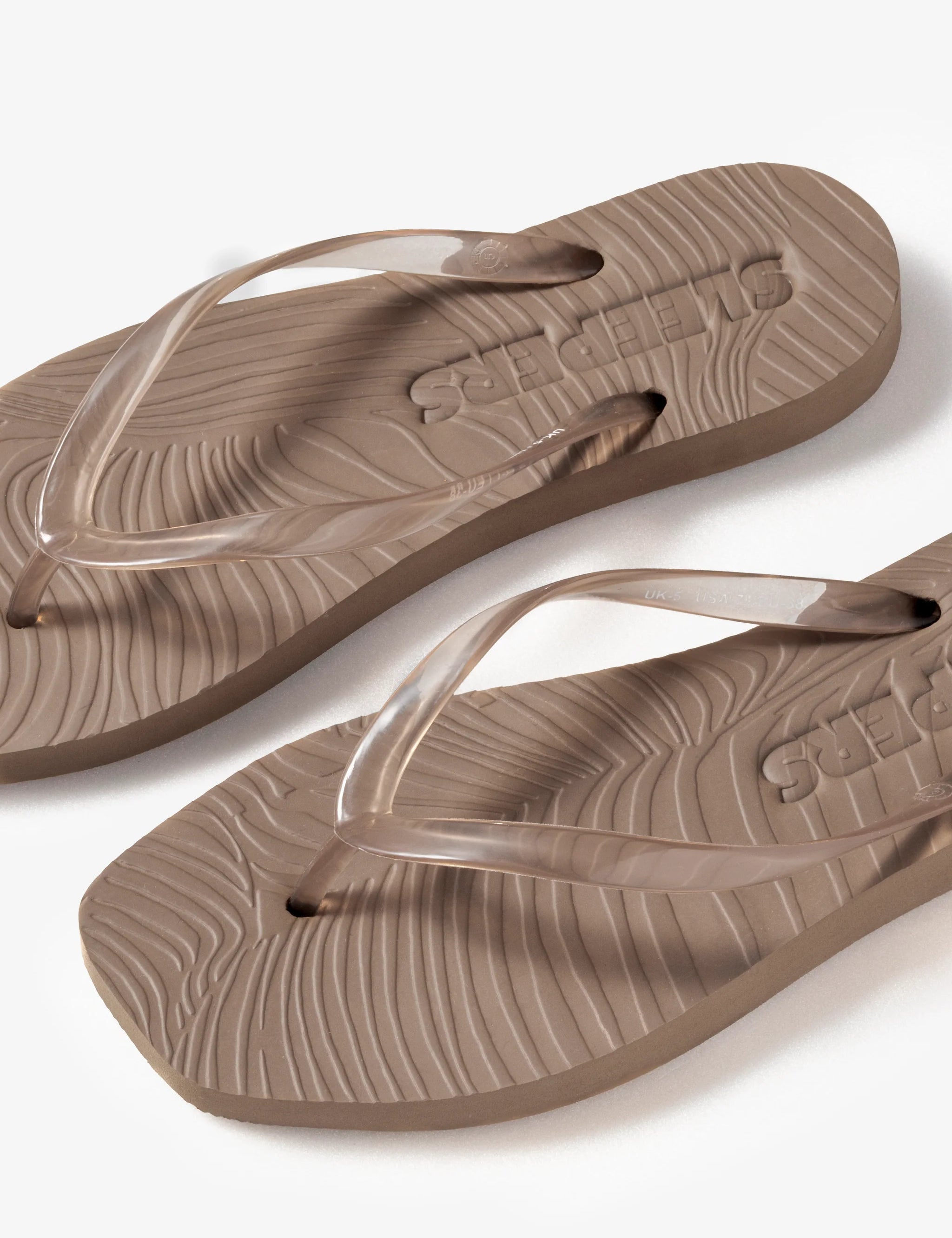 Sleepers_tapered_sandtransparent_flipflop_closeup_2048x_916ea319-e98e-4a9c-80b5-08daebfdd370.webp