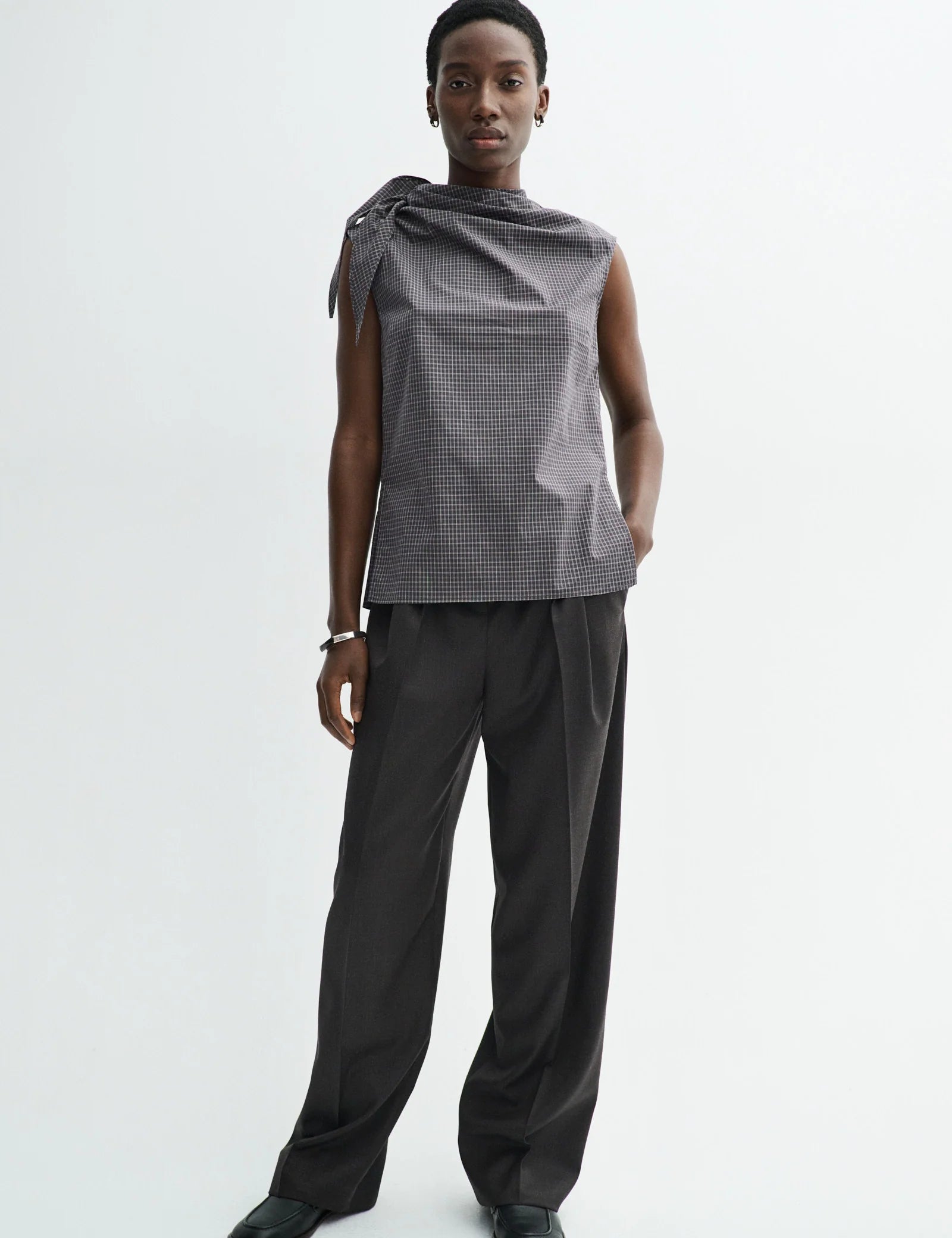TASH_CHECK_POPLIN-Shirts-26-3-070-3034-CHARCOAL_CHECK.webp