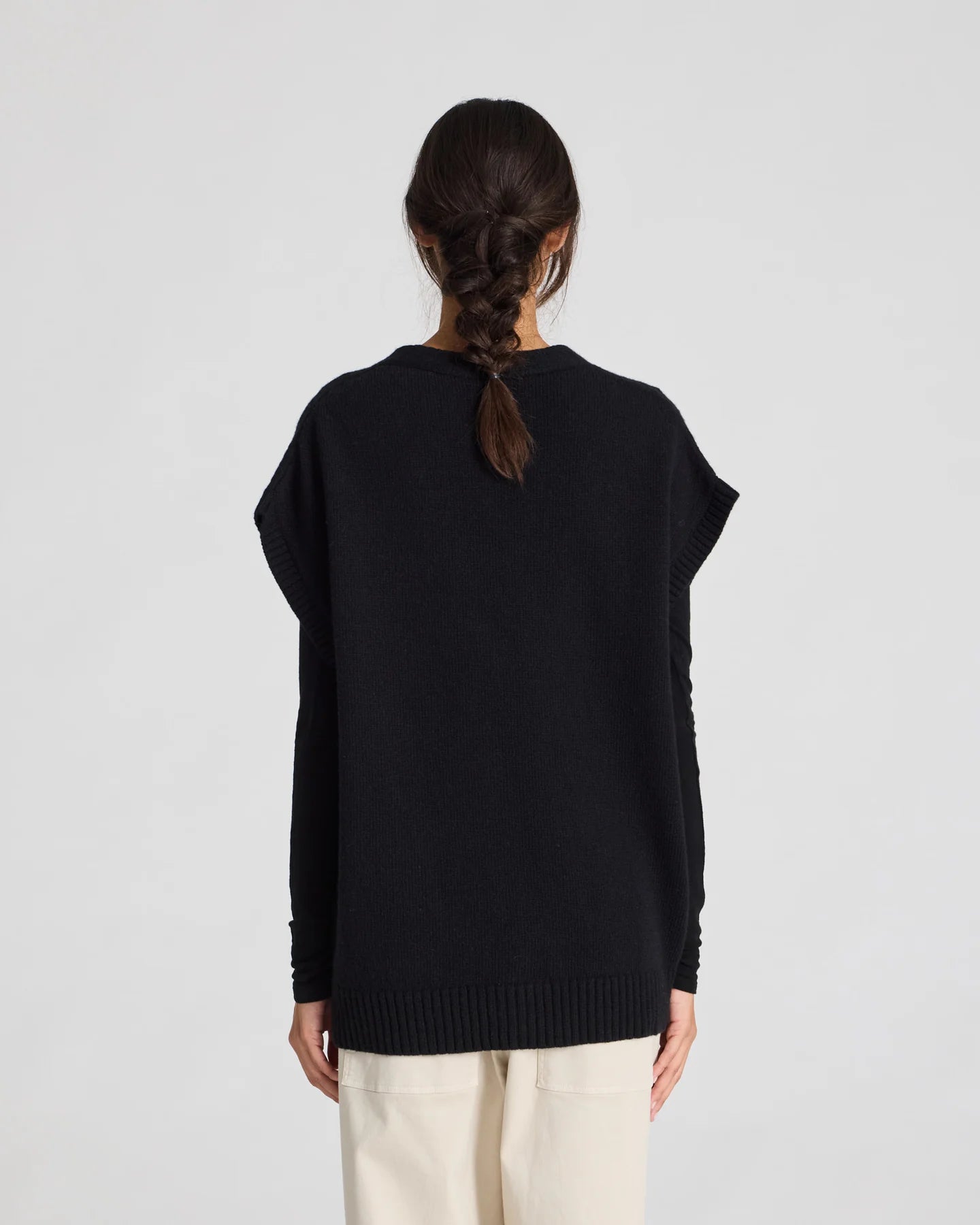Thea_Lambswool_Vest_GOTS_243975-Knit-GL12086-650_Black-1_1440x1800_ed287d78-2273-43fe-841c-ed48989bd429.webp