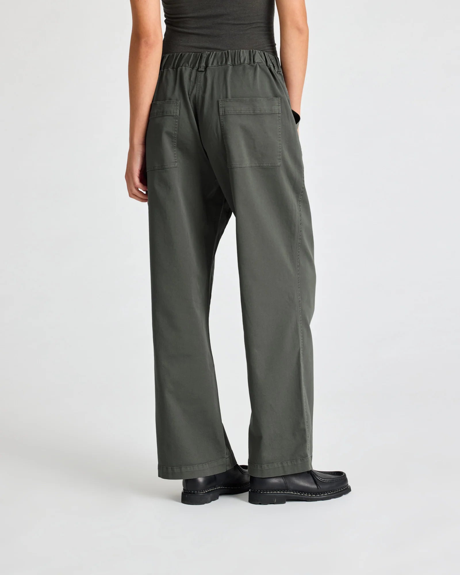 Tinne_Cotton_Twill_Pant-Pants_Shorts-GL12066-191_Beluga-2.webp