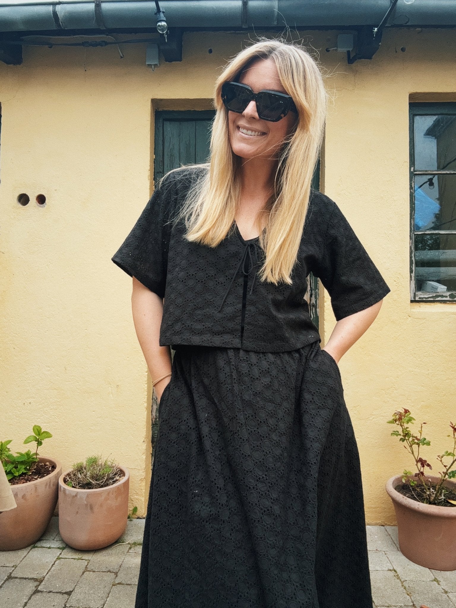 Agnes top - sort - Anne Mi - Butik Verk, en livsstilsbutik i hjertet af Dragør