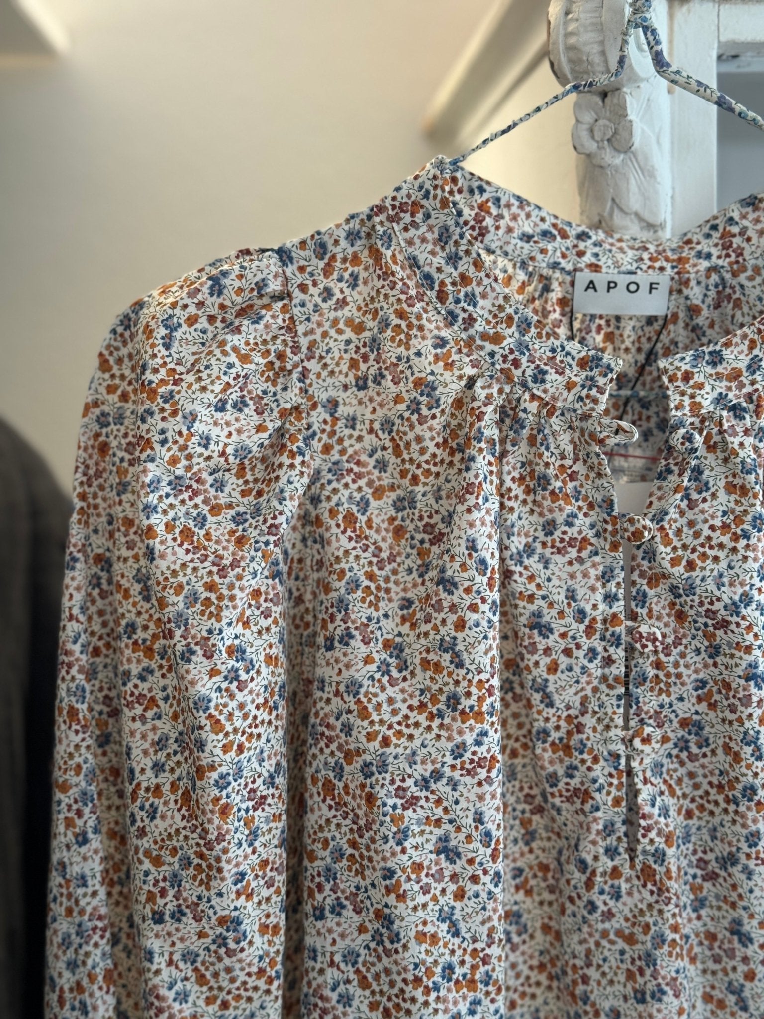 Audrey skjorte - 'Phoebe' Liberty print - APOF - Butik Verk, en livsstilsbutik i hjertet af Dragør