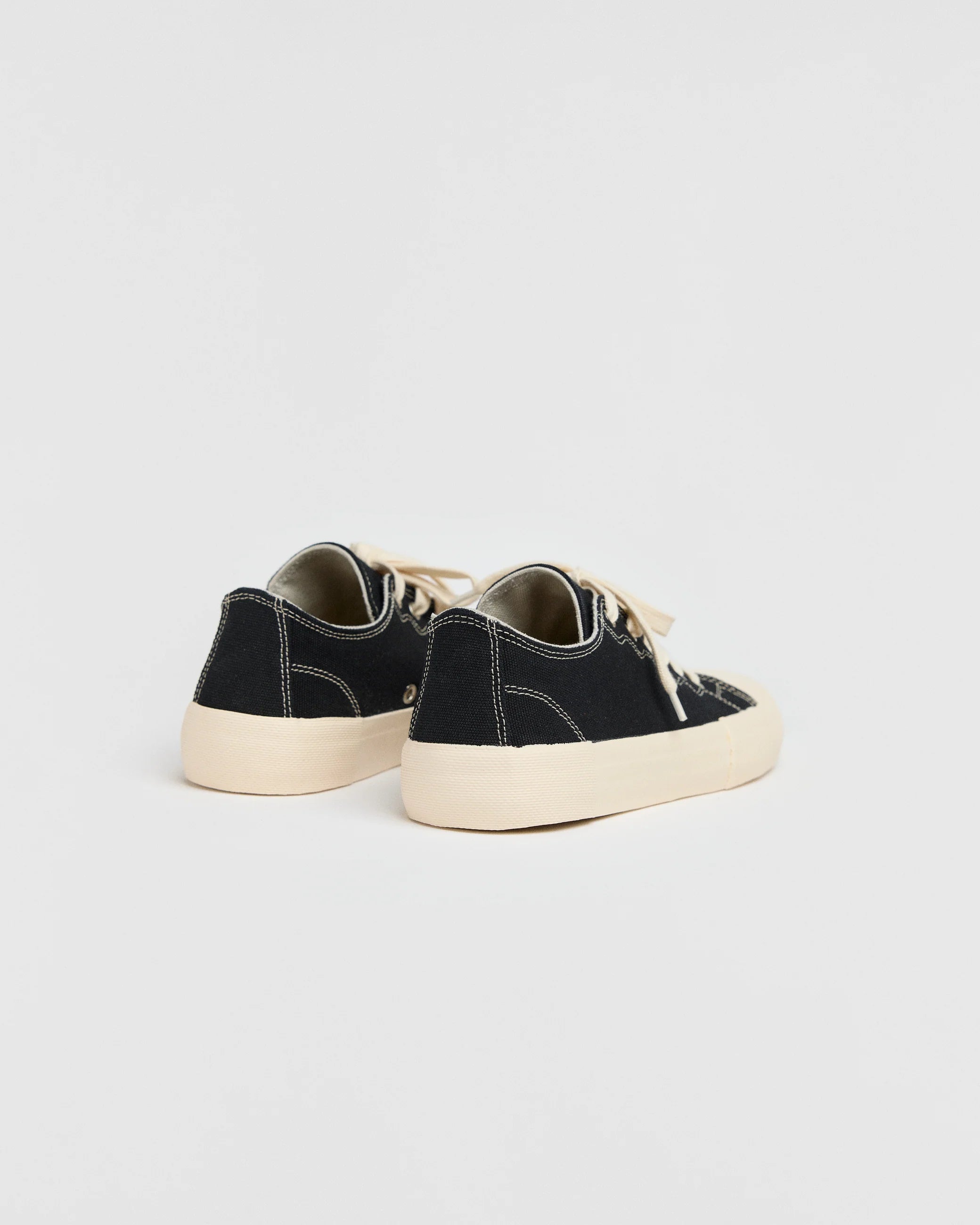 Wollow Dolores - Black