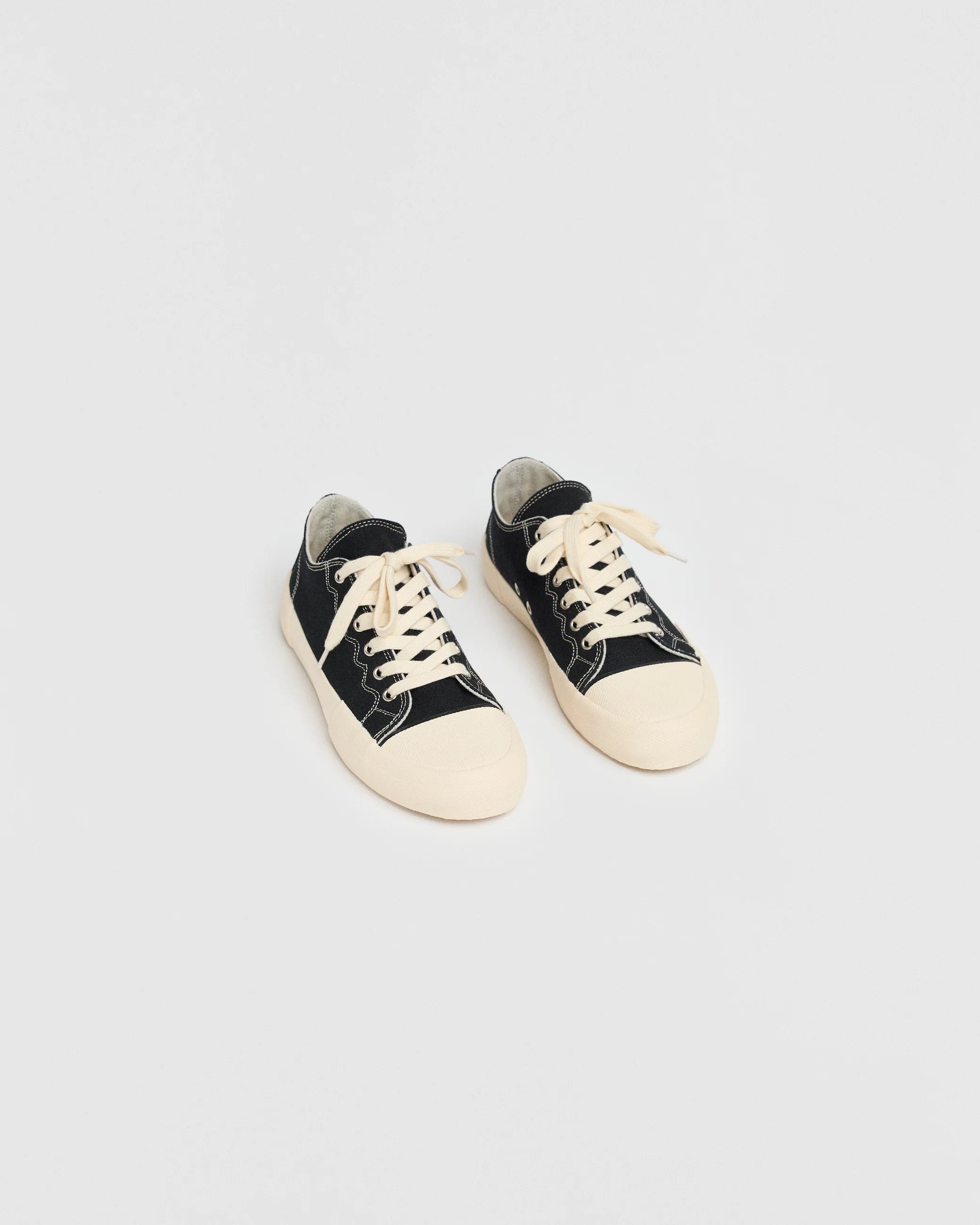 Wollow Dolores - Black